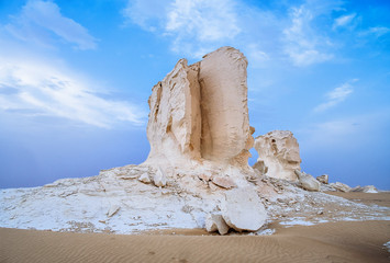 Pueblo de adobe de Al Qasr en el oasis de Dajla