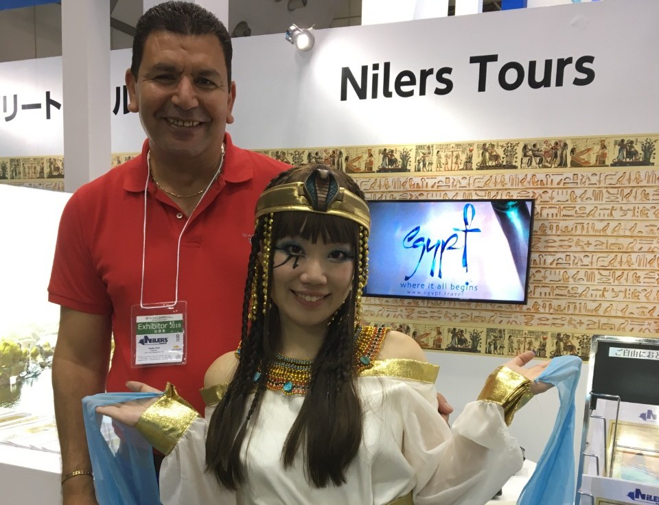 Show de disfraces faraónicos durante la feria de turismo en Tokio, Japón